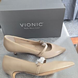 Vionic Beige Kitten Heel Pumps